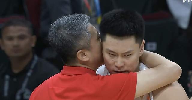 开云-不容易！中国男篮逆风翻盘，7分险胜，李弘权成奇兵，张镇麟低迷