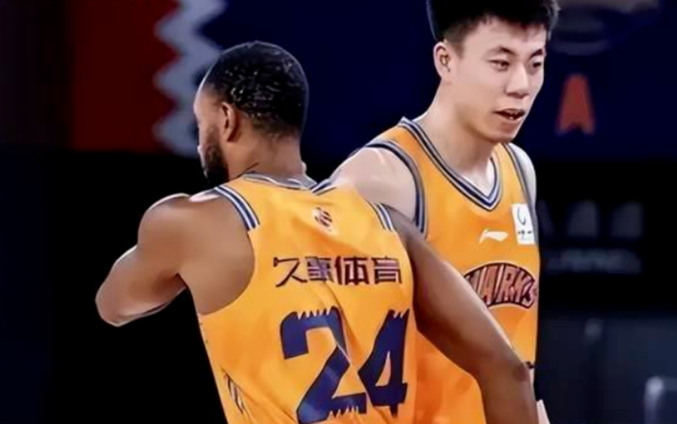 开云-辽宁男篮动态速递！赵继伟随队出发男篮热身赛，球队要求球员全员回归，已收到多份外援报告